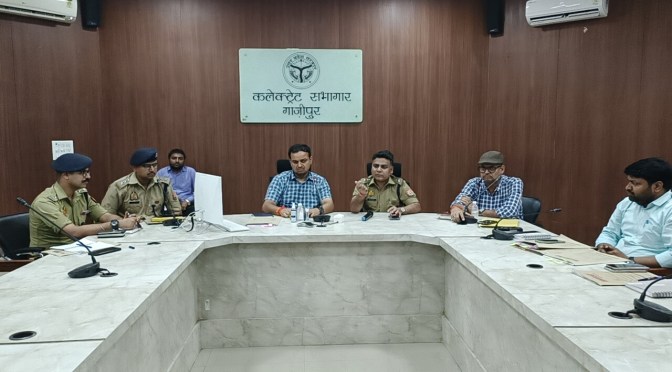 कोचिंग संस्थानों,शिक्षण संस्थाओं,अस्पतालों और होटल के संचालकों के साथ डीएम-एसपी ने की बैठक,दिए निर्देश