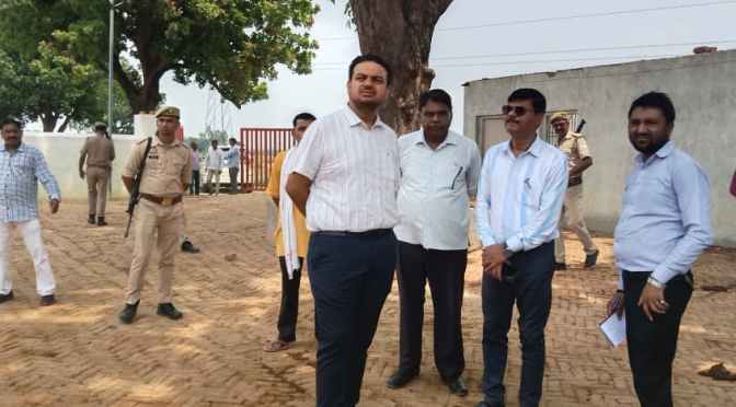 गौशाला के निरीक्षण के दौरान डीएम को मिली कमी, दिए निर्देश