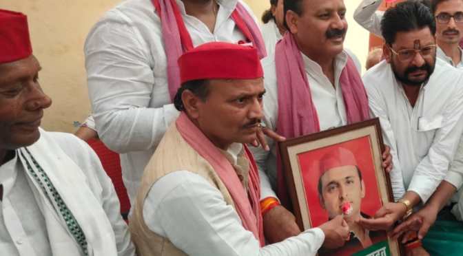 समाजवादियों ने मनाया अखिलेश यादव का जन्मदिन
