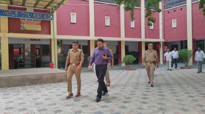 डीएम-एसपी ने किया विभिन्न परीक्षा केंद्रों का निरीक्षण,प्रथम पाली में 7,392 अभ्यर्थियों में से 841 अभ्यर्थी रहें अनुपस्थित