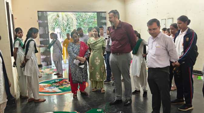 हर घर तिरंगा अभियान के तहत महिला पीजी कॉलेज में रंगोली प्रतियोगिता