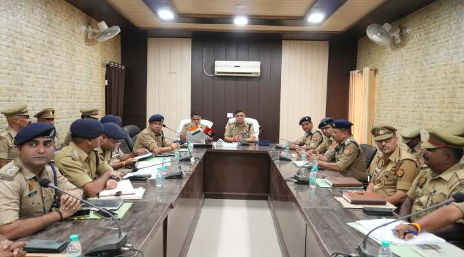 जिले में अपराध नियंत्रण और कांवड़ यात्रा की तैयारियों की एडीजी ने की समीक्षा