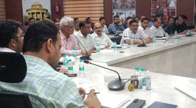 डीएम ने सीएम डैशबोर्ड एवं आईजीआरएस की समीक्षा बैठक,दिए निर्देश