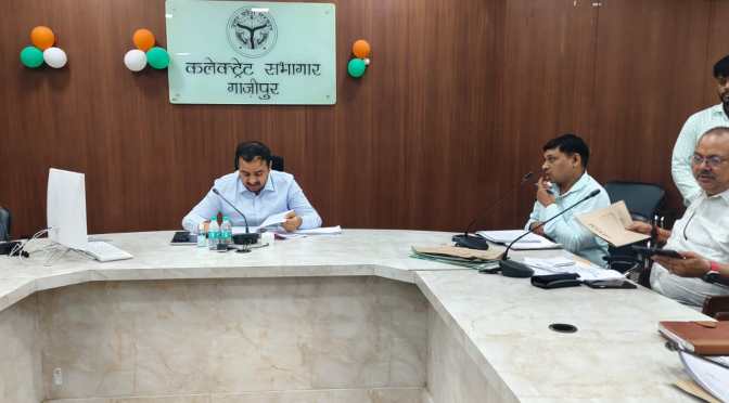 नगर निकायों में चल रहे निर्माण एवं विकास कार्यों की गुणवत्ता पर दिया जाए विशेष ध्यान:डीएम