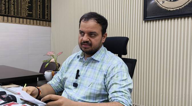 जन्म प्रमाण पत्र के नाम पर अवैध वसूली की शिकायतों पर डीएम सख्त